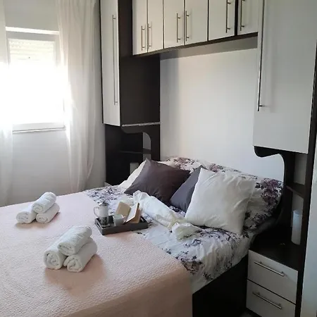 Maris Apartment *