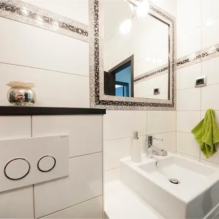 Maris Apartment *