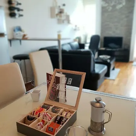 Maris Apartment *